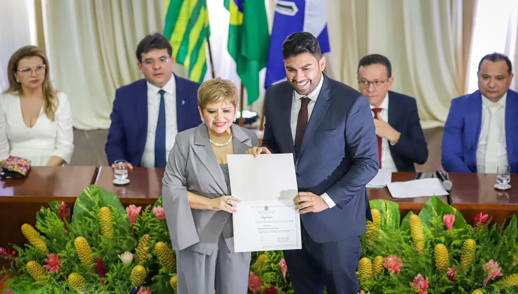 Vereador eleito Draga Alana recebe diploma da Justiça Eleitoral