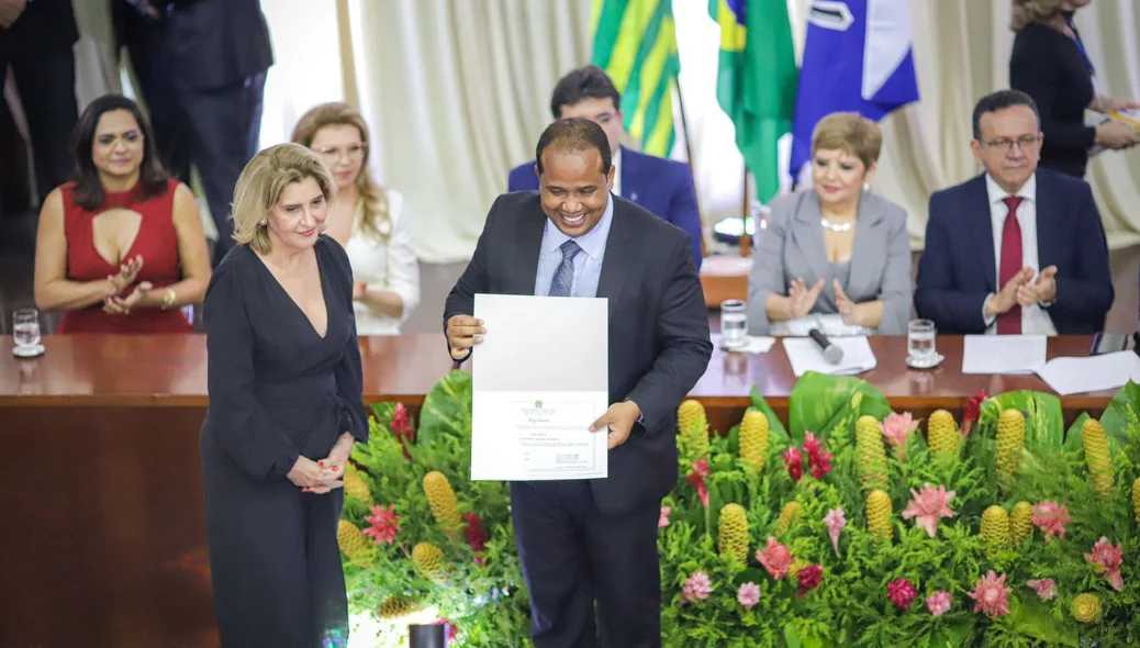 Vereador Enzo Samuel recebe diploma do TRE-PI