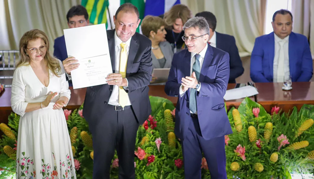 Vice-prefeito eleito Jeová Alencar é diplomado em solenidade do TRE-PI