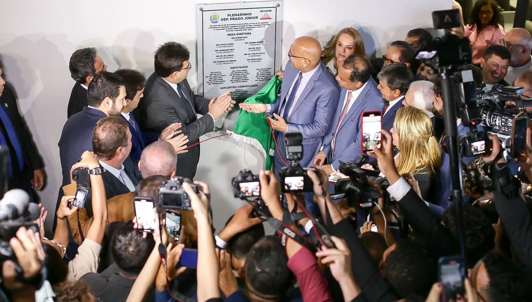Descerramento da placa da reforma do Plenarinho Deputado Prado Júnior