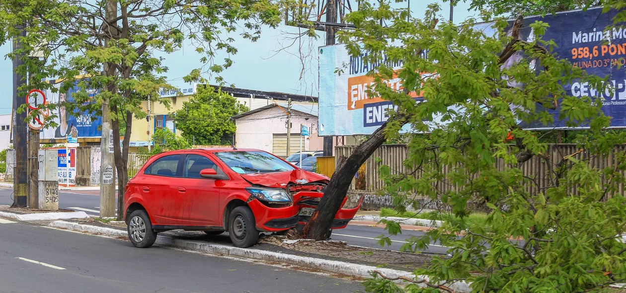 Acidente ocorreu na Avenida Miguel Rosa, centro-norte de Teresina