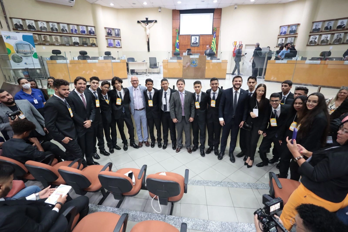 Alepi empossa 30 jovens para cargos de deputados por um mês