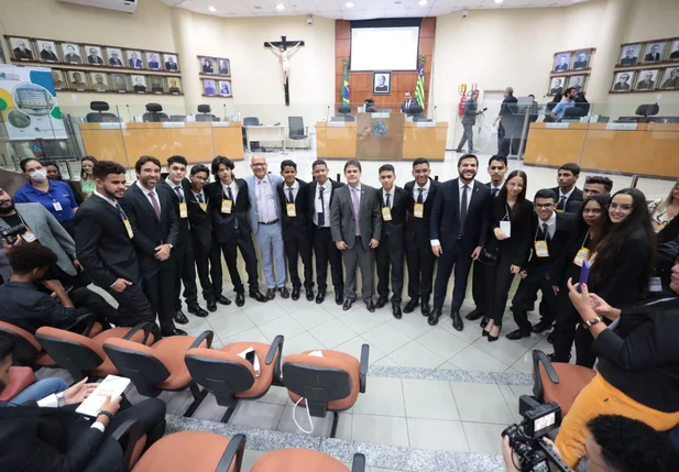 Alepi empossa 30 jovens para cargos de deputados por um mês