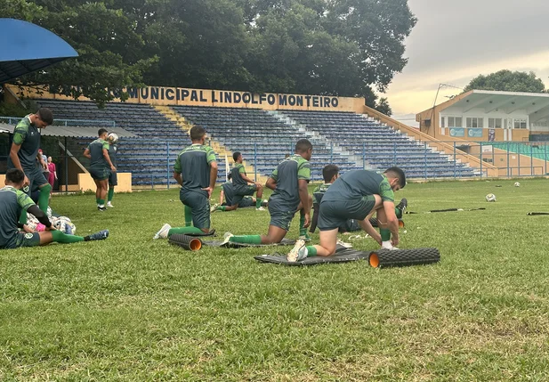 Altos realiza treino preparatório visando duelo contra o Vitória