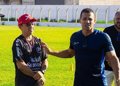 Anderson Kamar falando com comissão técnica do Corisabbá