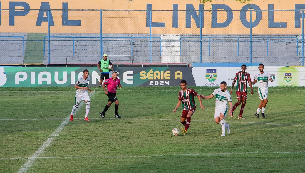 As equipes entraram em campo pela segunda fase do Piauiense (Altos x Fluminense-PI)