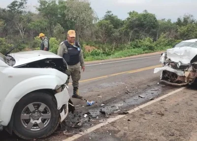 Colisão entre caminhonete e carro deixa idosa morta e oito feridos na PI 130