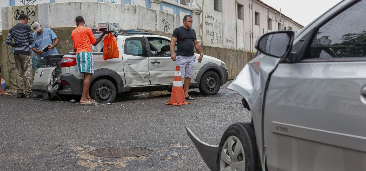 Colisão envolveu uma Strada e um Etios