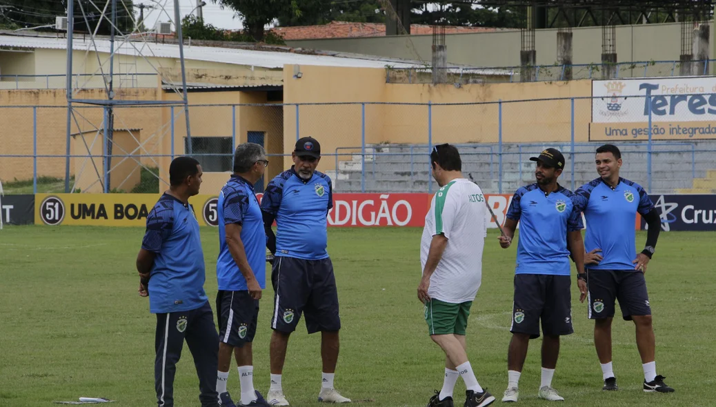 Comissão técnica do Altos