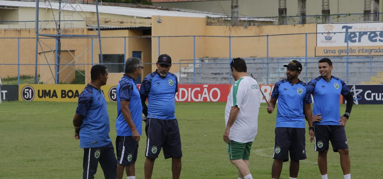 Comissão técnica do Altos