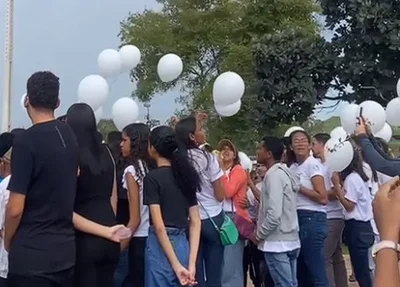 Corpo do atleta Lívio Santos é enterrado sob forte comoção em José de Freitas
