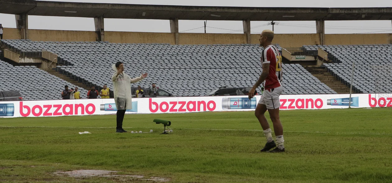 Crislan é substituído e é ovacionado pela torcida do River