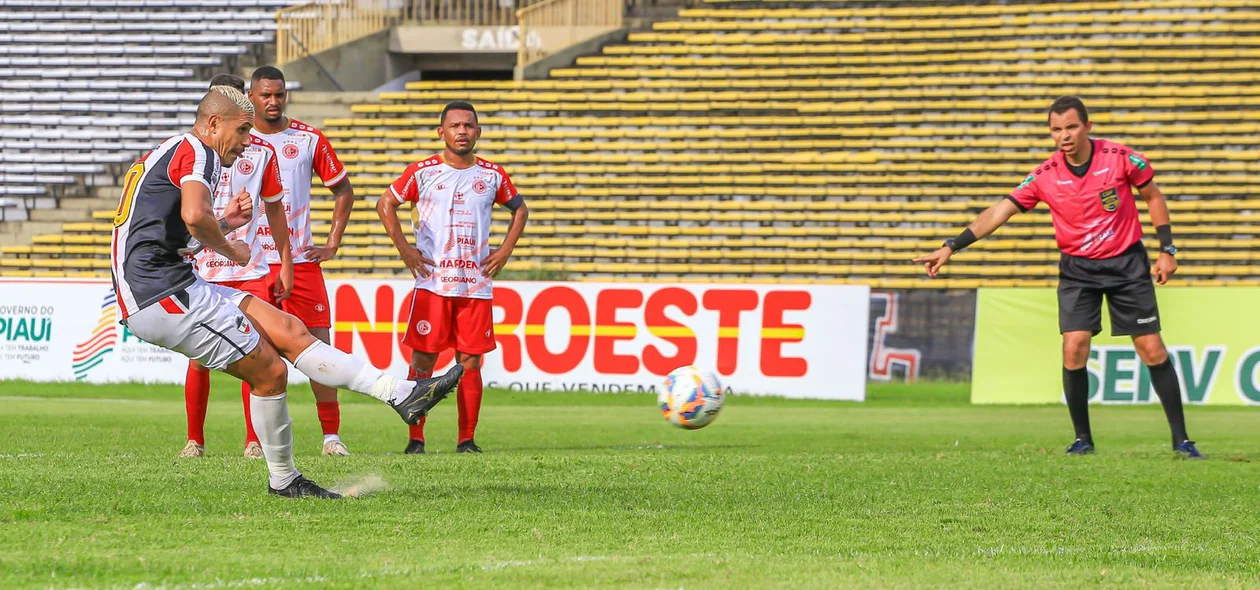 Crislan marca de pênalti em empate do River com o 4 de Julho