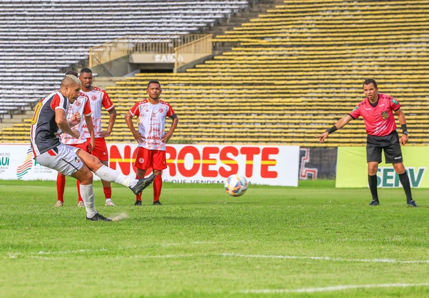 Crislan marca de pênalti em empate do River com o 4 de Julho