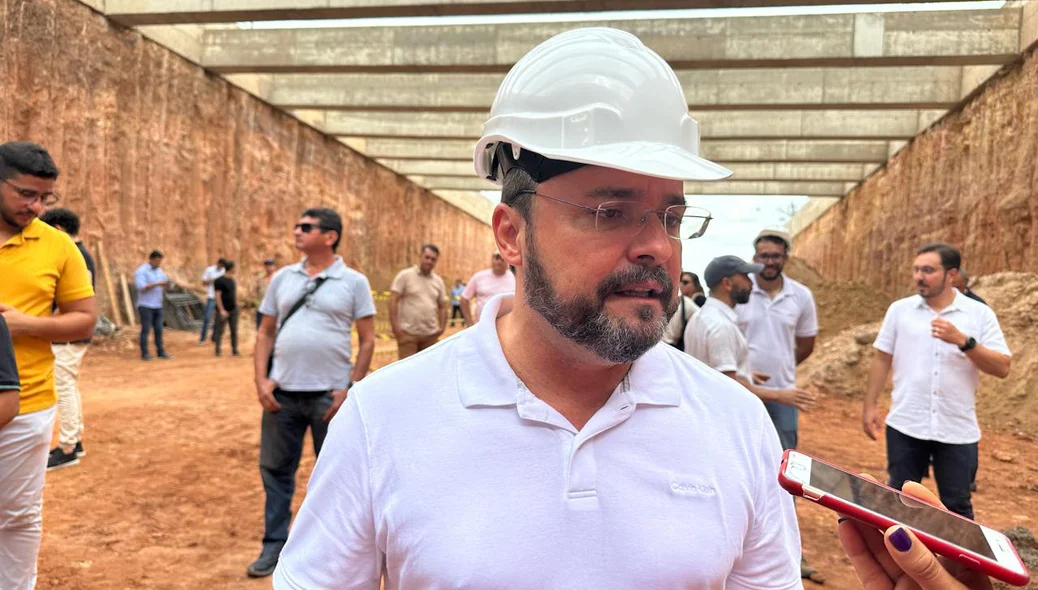 Deputado estadual Fábio Novo também visitou a obra de rebaixamento na Avenida João XXIII