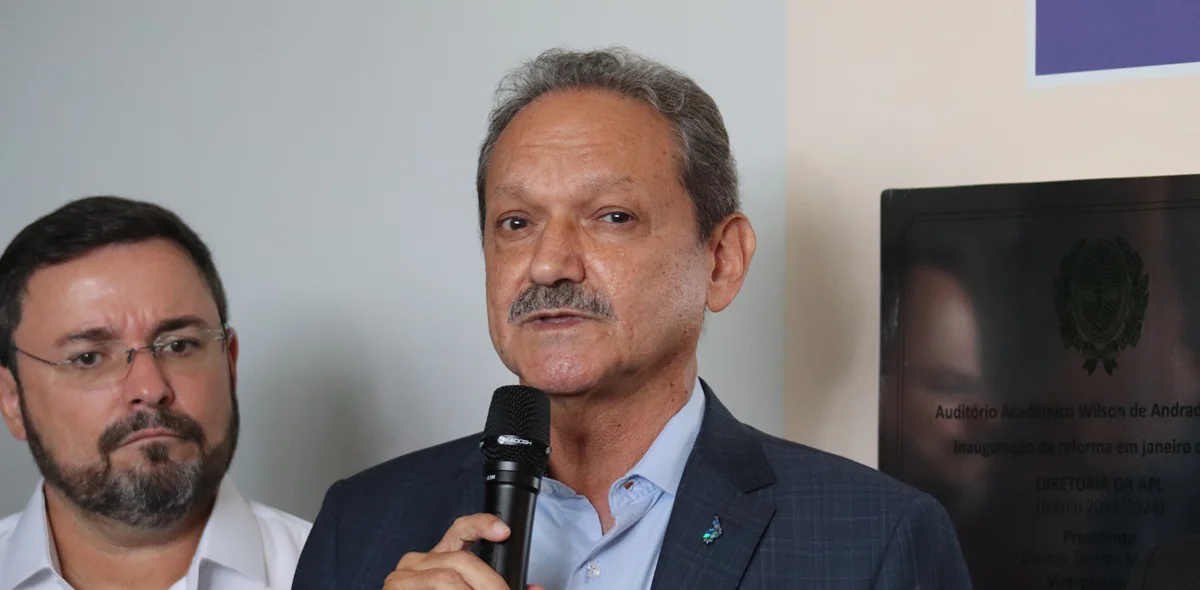 Deputado estadual Wilson Brandão durante discurso