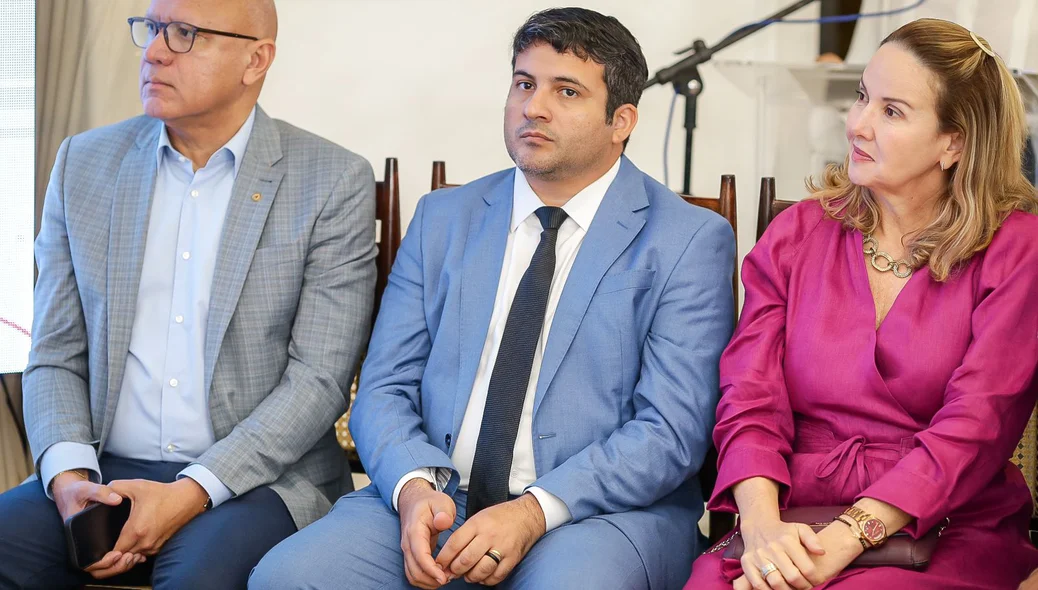 Deputado Franzé Silva e vereador Deolindo Moura e demais autoridades