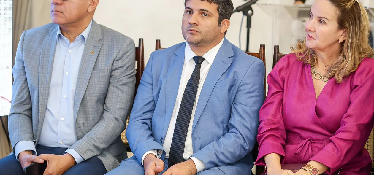 Deputado Franzé Silva e vereador Deolindo Moura e demais autoridades