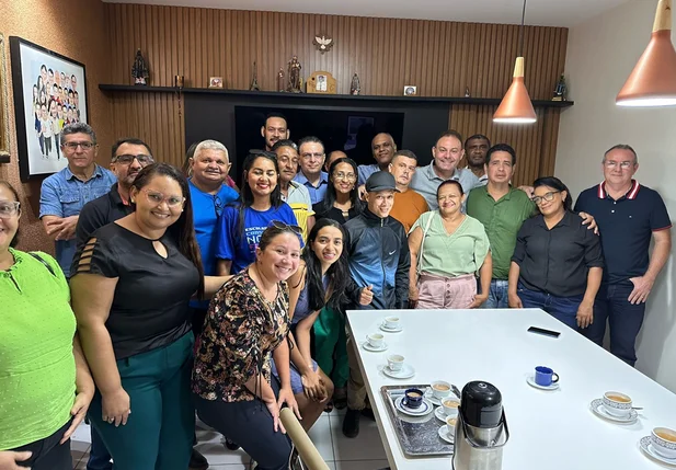Deputado Gessivaldo Isaías participa de reunião com Jeová Alencar