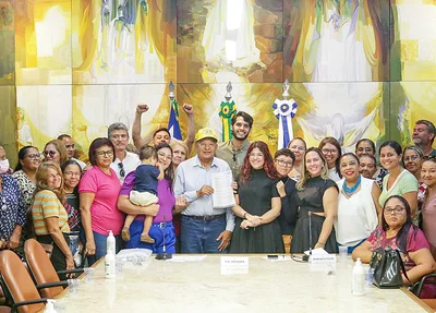 Dr. Pessoa e permissionários da feira de livros da Praça do Fripisa