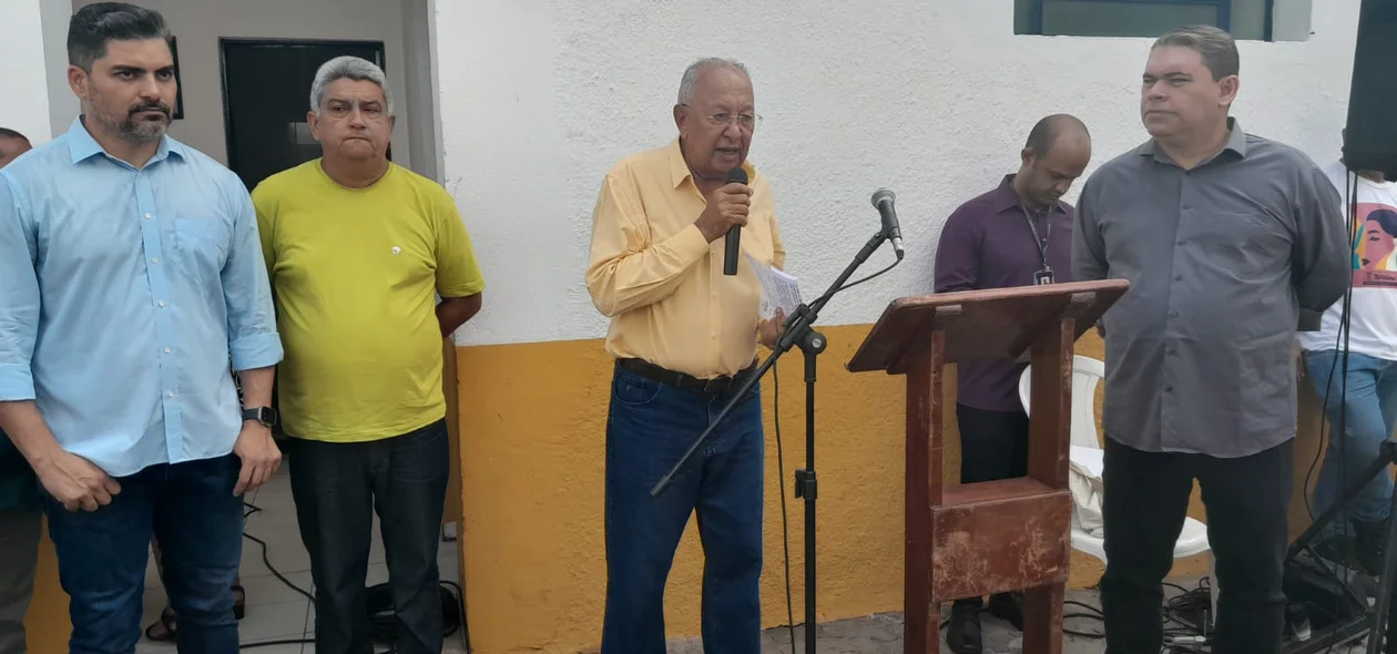 Dr. Pessoa entrega reforma do Mercado da Vermelha