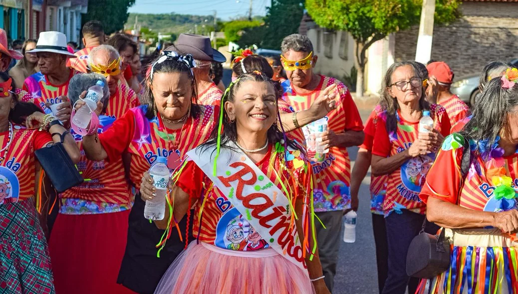 Empolgação tomou conta de idosos que participaram do Carnaval da Melhor Idade