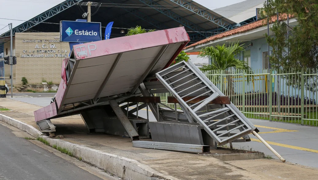 Estrutura ficou destruída