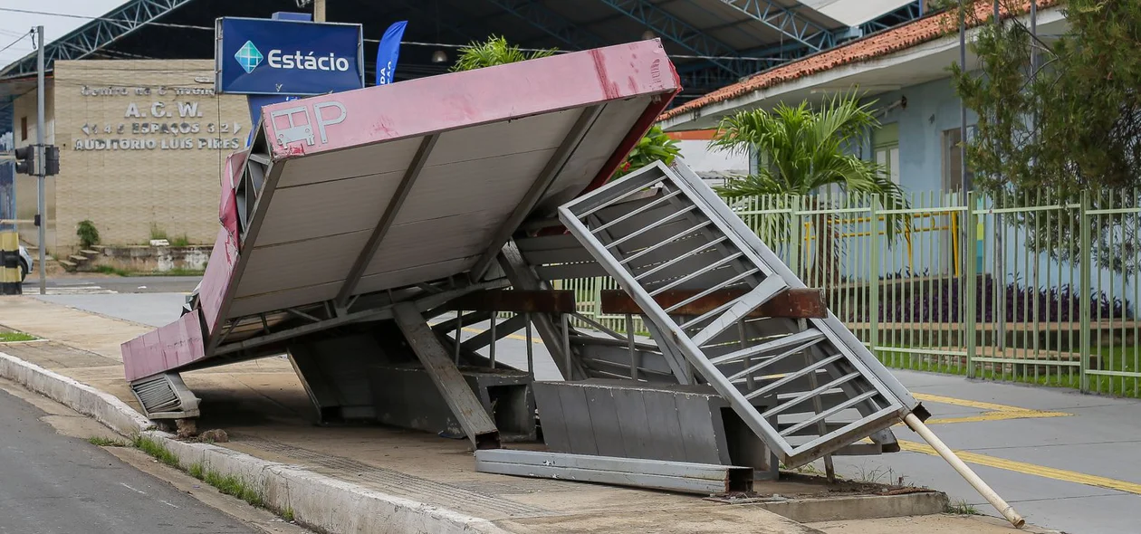 Estrutura ficou destruída