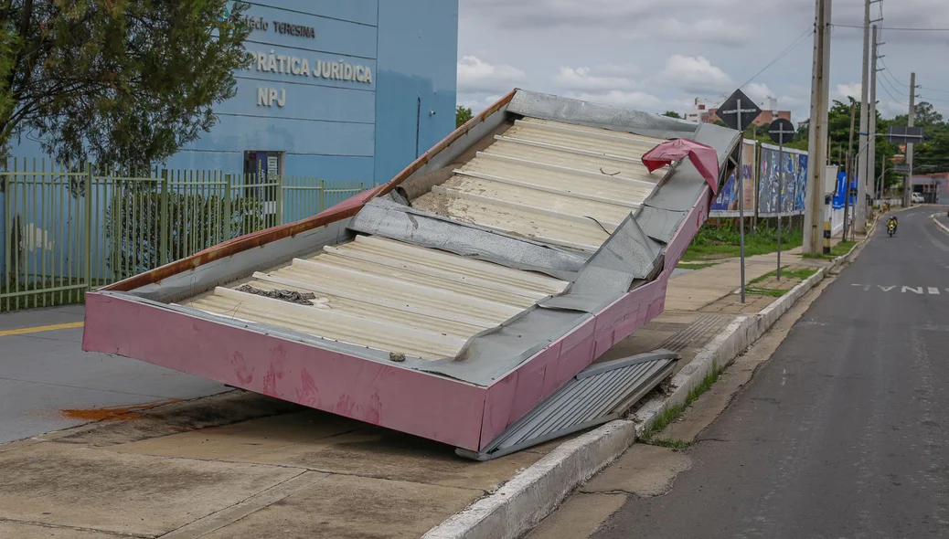 Estrutura totalmente destruída
