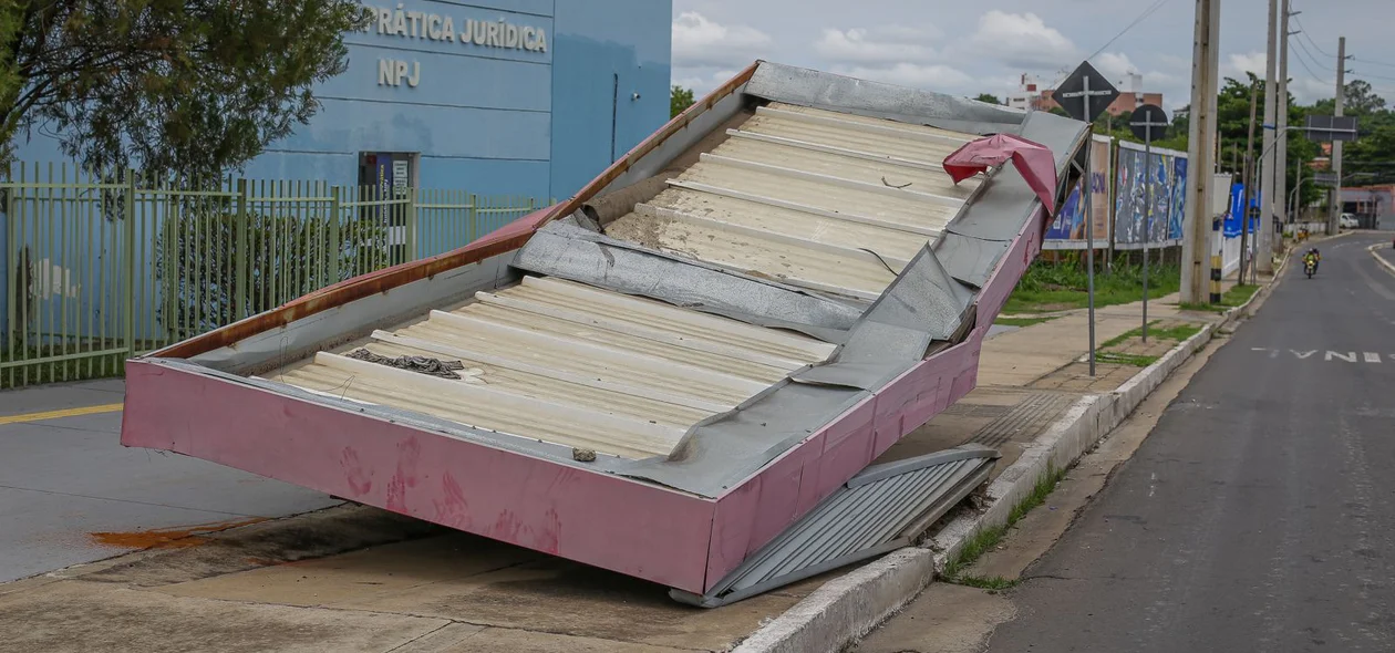 Estrutura totalmente destruída