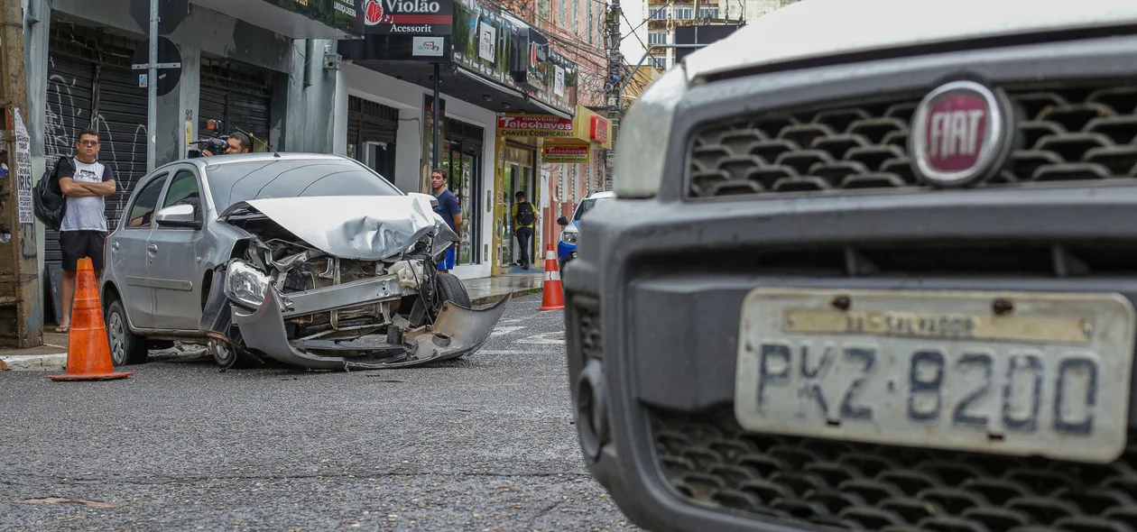 Etios ficou com a dianteira destruída