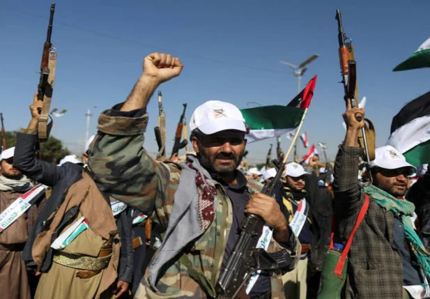 EUA e Reino Unido lançam novos ataques contra Houthis no Iêmen