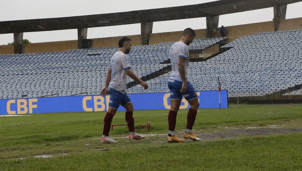 Éverton Ribeiro é substituído no jogo contra o River