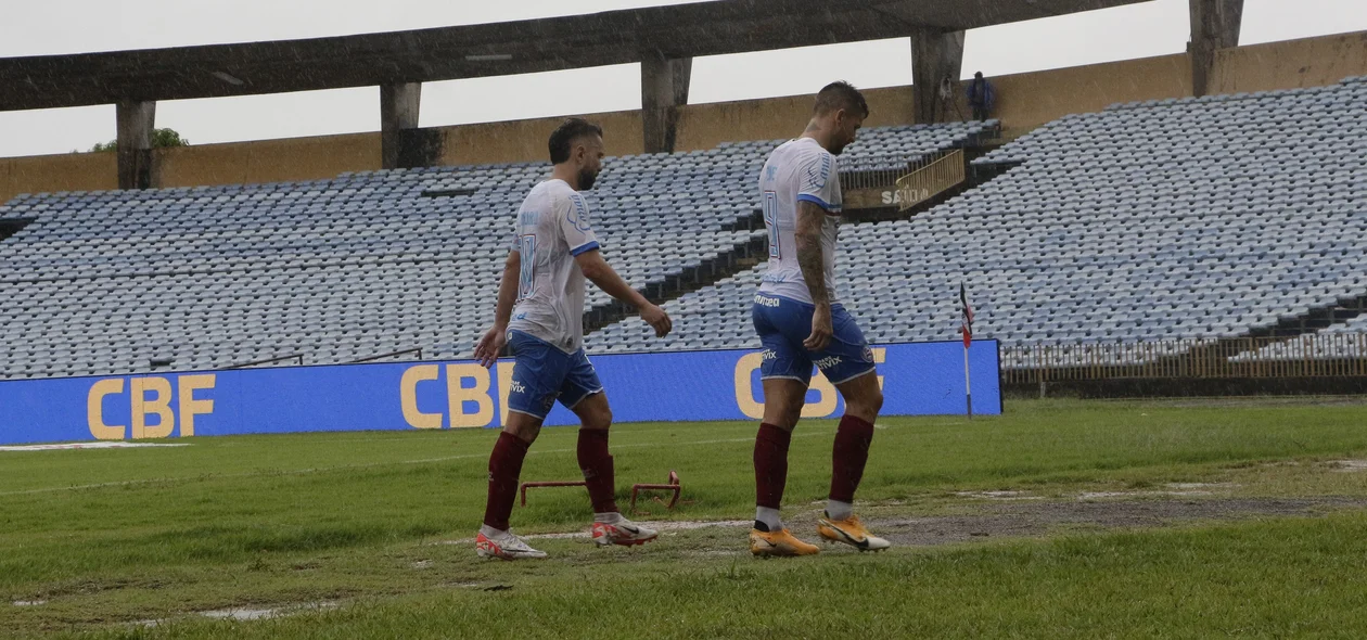 Éverton Ribeiro é substituído no jogo contra o River