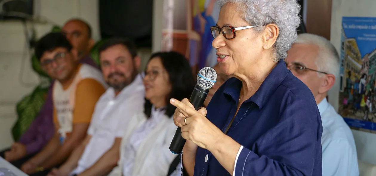 Ex-governadora Regina Sousa