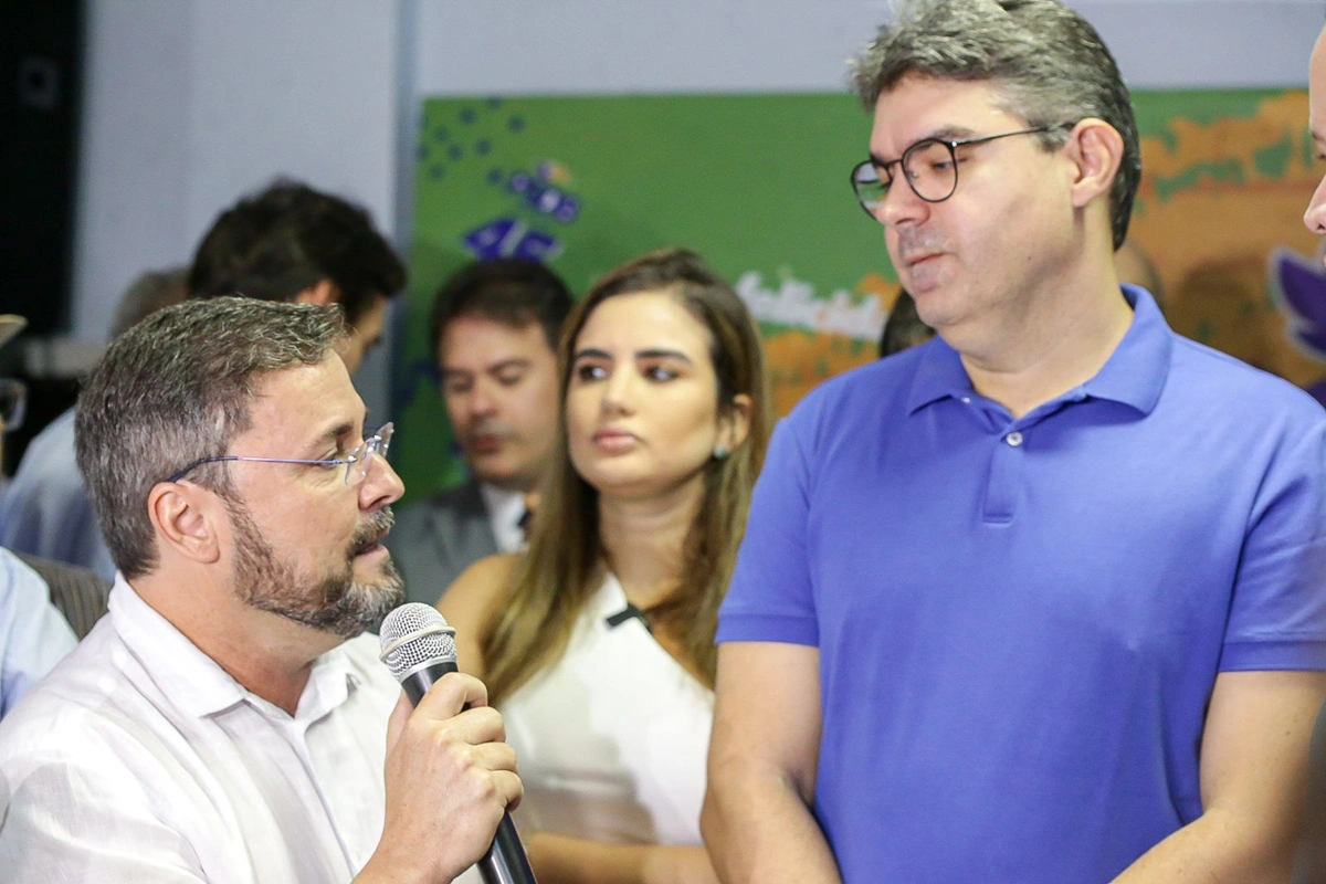 Fábio Novo falando com Luciano Nunes