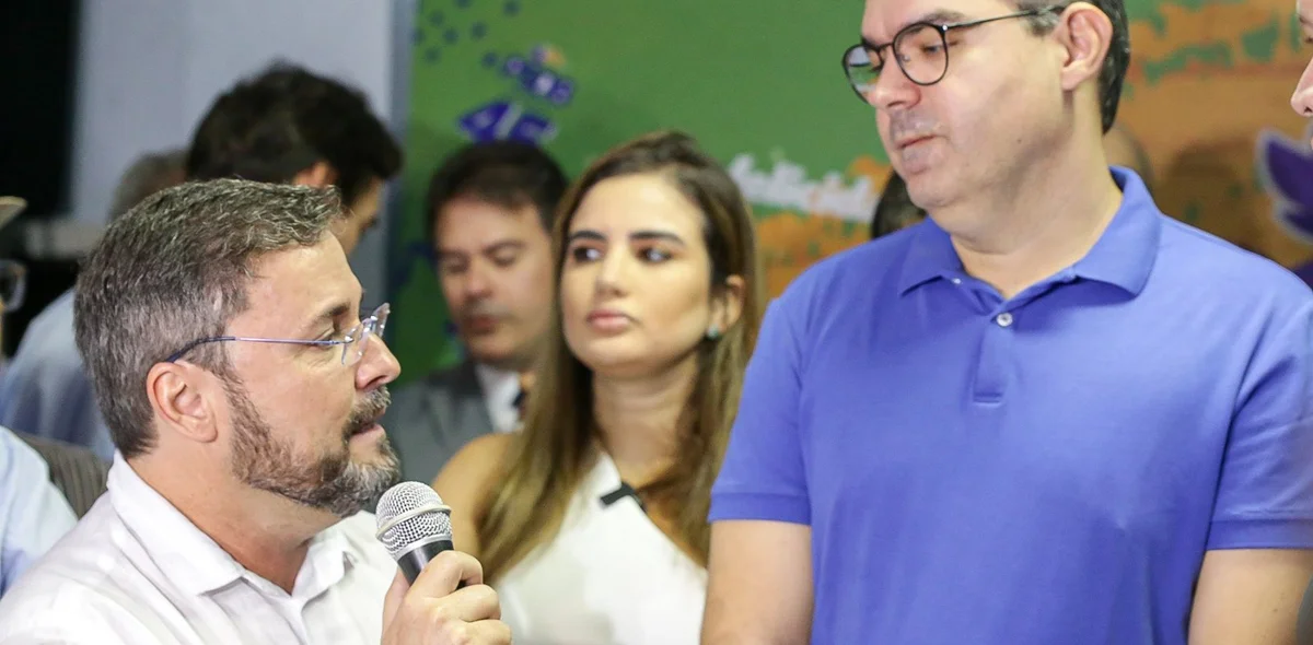 Fábio Novo falando com Luciano Nunes