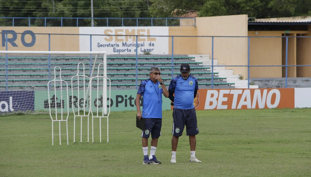 Flávio Araújo e o preparador de goleiros do Altos