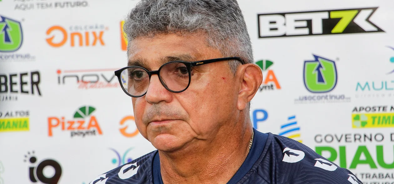 Flávio Araújo, técnico do Altos