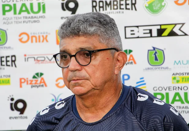 Flávio Araújo, técnico do Altos