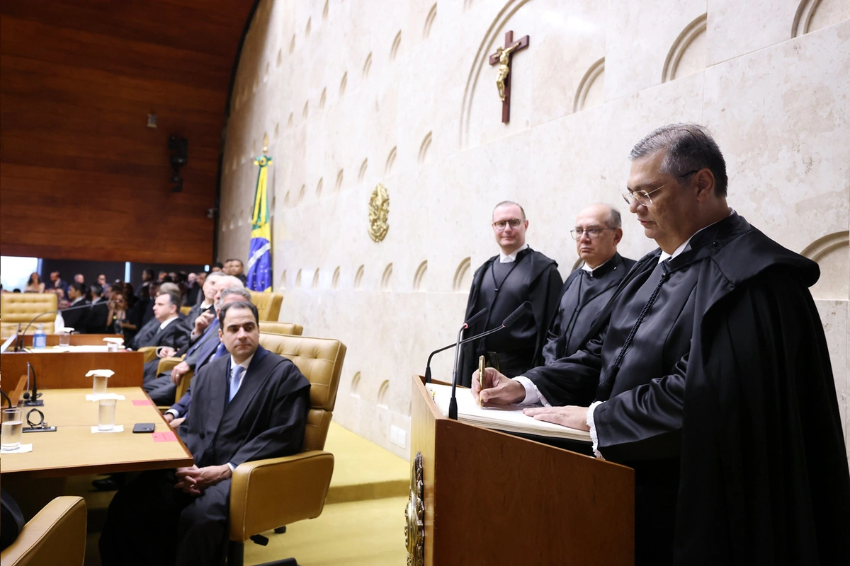 Flávio Dino tomando posse como ministro do STF