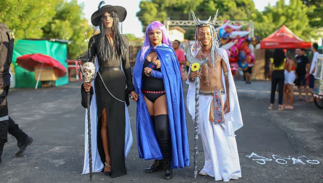 Foliões aproveitam Carnaval em Teresina