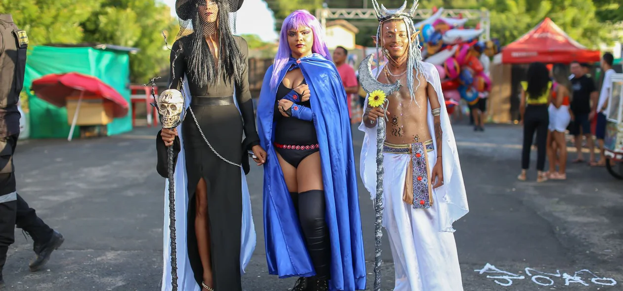 Foliões aproveitam Carnaval em Teresina