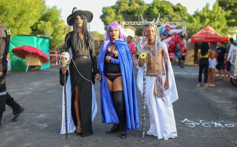 Foliões aproveitam Carnaval em Teresina