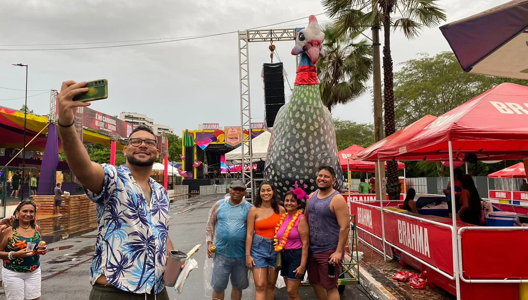 Foliões chegando no Carnaval de Teresina