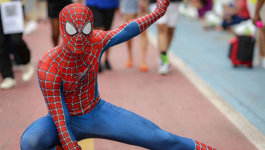 Fora dos quadrinhos, Homem-Aranha aparece no Corso de Teresina