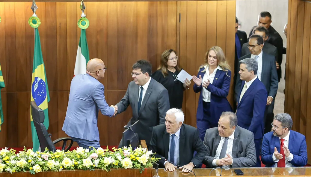Franzé e Rafael se cumprimentando