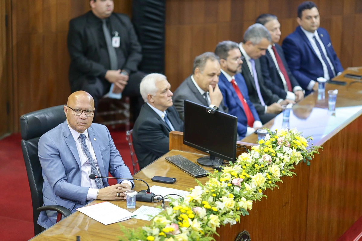Franzé Silva e autoridades na abertura do ano legislativo