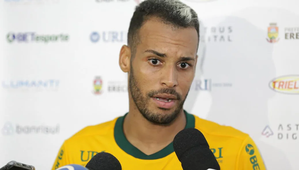 Gedeilson, zagueiro e capitão do Ypiranga