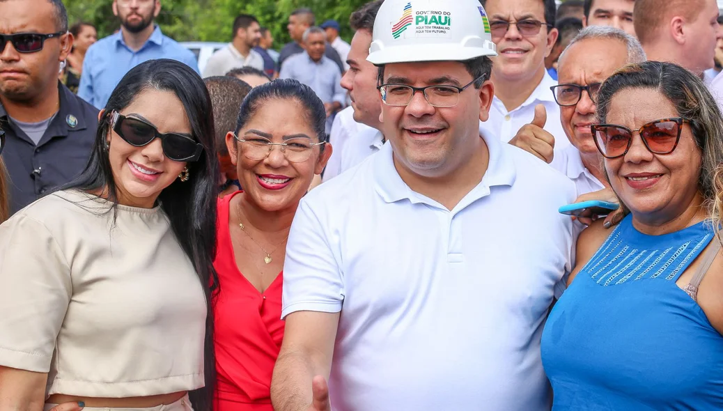 Governador do Piauí tirou fotos com populares